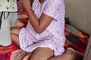 仆人按摩女主人脚时，被狠狠粗暴地操