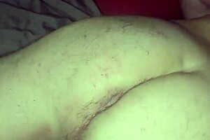 Milf suger og slikker ivrigt min røv i tæt detalje