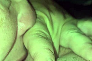 Milf suger og slikker ivrigt min røv i tæt detalje