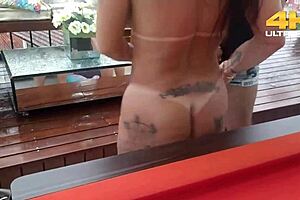 Massiv Pik Strækker Milf i Vild Amatør Session