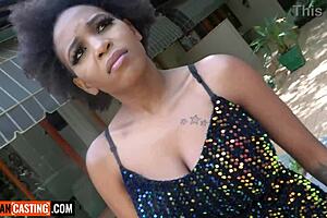 Любительская пышногрудая черная милф, киску долбят POV, интеррейс