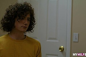 熱辣繼母Jessica Ryan牛仔女上和傳教士誘惑騎乘