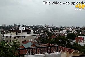 Massiv Pik Strækker Milf i Vild Amatør Session