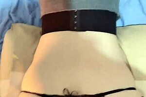 It's very comfortable inside my vagina, right? 我的陰道裡面很舒服對吧 😏