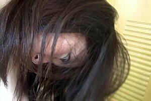 操美丽日本女孩穿丝袜高跟鞋，太热了！🔥