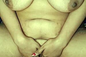 印度Alisha Bhabhi热辣自慰特写，如此性感。