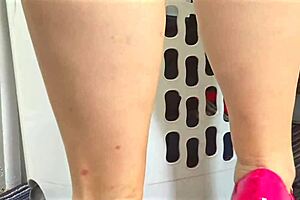 camera man jerks off accidentally on bubble butt chubby milf in leggings during workout