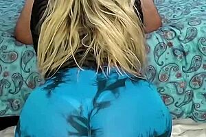 Huge mommy gives monster blowjob while shaking ass in leggings