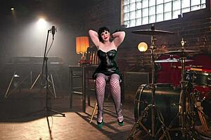 Does rockin granny Carmen lick and dick for multiple cum?