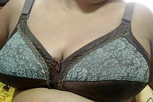 wanna see this hot sexy stepmom now?