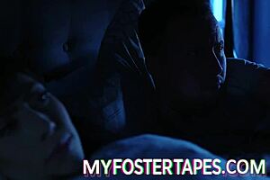 Новая приемная мачеха Бекки Бандини встречает Джуди Жоли