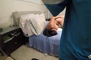 Nyssa Nevers 和 Maxine X 私下亲热