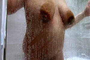 Indian big tits MILF plays with herself in a bath