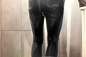 desperate housewife pees in jeans and pink high heels