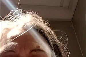 I's a slave endurin public humilations in tha city