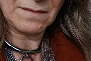 I's a slave endurin public humilations in tha city