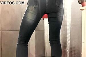 desperate housewife pees in jeans and pink high heels