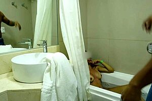 MILF Tetona invited me to fuck her in the bathroom