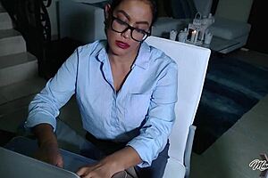 Hotwife Steffi dances with big pussy lips in compilation