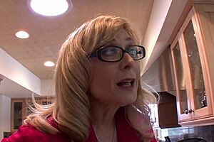 I love watching that mature cougar with the sexy cute girl.