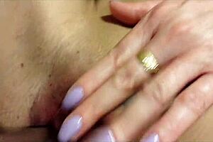 年轻18+和老家伙在巴西跨种族后入式激烈碰撞