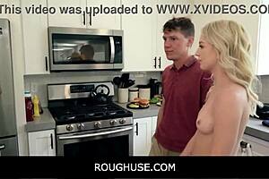 Stepmom FACESITS blonde to TEACH lesson