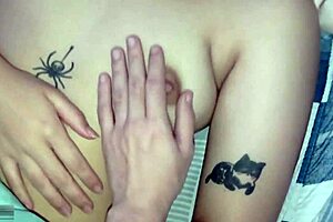 Hermanastro pierde su virginidad con su hermosa hermanastra