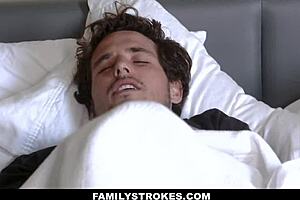 嘿，Rayveness 用巨乳向警察换取偷窃保释