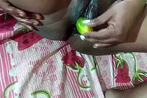 Mature Indian Woman Masters Amazing Cream Pie Masturbation.