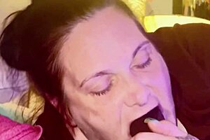 矮胖妹大声吸吮大黑鸡巴