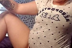 Lesbian milfs squirt during massage and toy play.