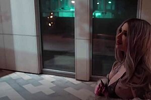 在电影院约会后猛操陌生人，最后颜射？