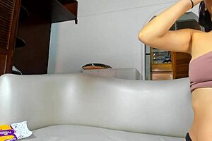 Rich Mommy Gives Blowjobs Home Alone!