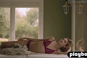 Italian milf model Francy Torino poses naked on Sunday