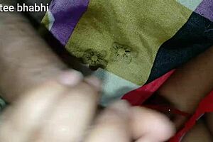 印度继子猛钻继母奶油逼，Desi Chudai激烈摩擦狂野！