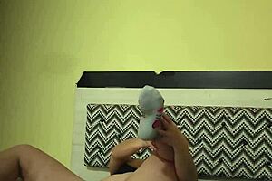 mi suegra masturbandose sola 😏