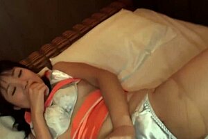 关西方言人妻水木里乃骑乘挑逗热辣