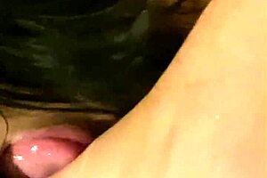 i play with pee as milfycalla