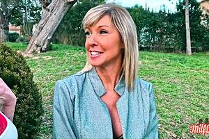 Mature Beautiful XXX Videos: Stunning Mature Charm