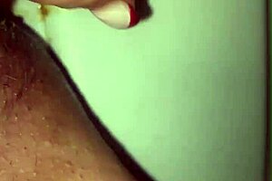 i play with pee as milfycalla