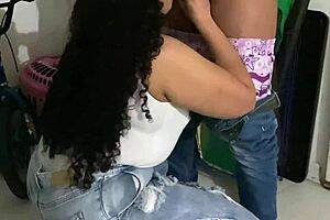 Venezuelan Woman Touches Me In Mall Stairs!