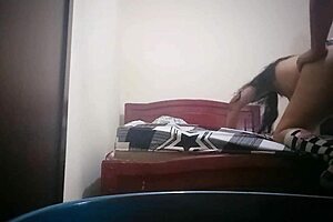 Mi madrastra esperando esposo para trio quiere vergas en culo pero follamos ahora 😏