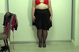 mature teacher picks bra, big boobs pop out! 😍