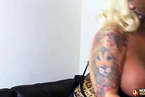 丰满金发美女 Marilyn Melons 被 Rome Major 深深插入