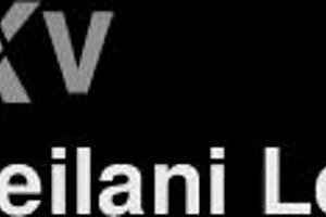 worshipping those nylon legs and toes 😍