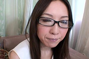 miu shinohara's long pussy hair clings to her creampie 😏