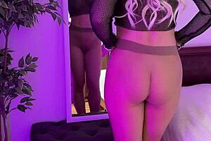 hot milf tears her tight leggings apart