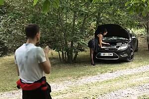 黑发妹子树林勾引男人猛干