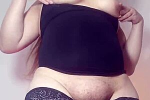 my neighbor slut sends videos despite my wife nearby, what a tease, I want her bad