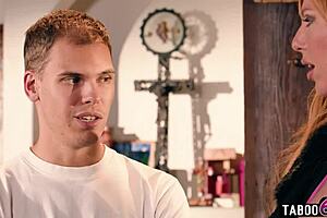 Stripper stepmom Lauren Phillips dped by stepsons!